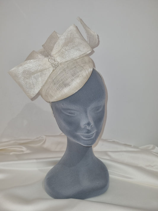 Ivory Fascinator with Bow and Centre Pearl