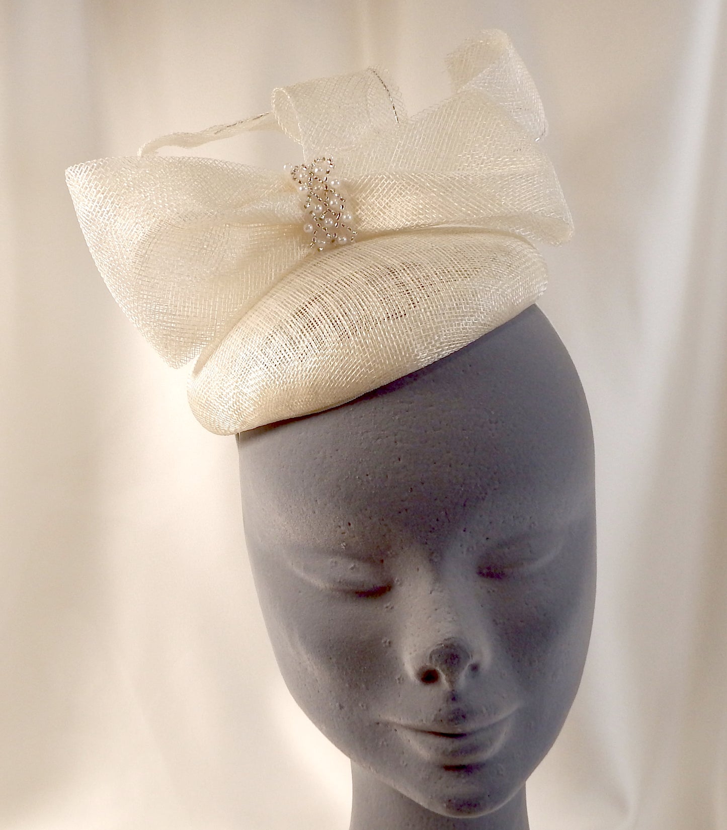 Cream Hat with Bow and centre Pearl