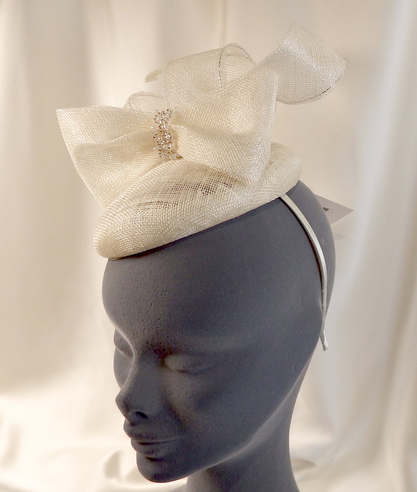 Cream Hat with Bow and centre Pearl