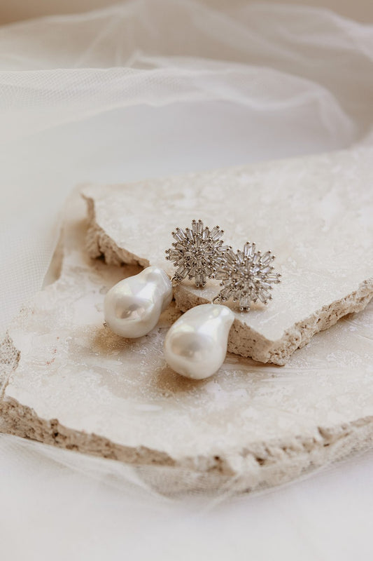 JADE OI MAGNOLIA | STARBURST WHITE GOLD BAROQUE PEARL DROP BRIDAL EARRINGS