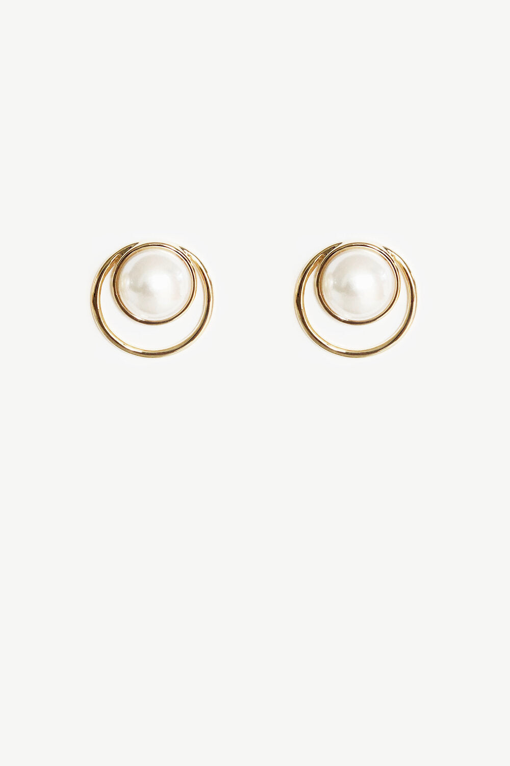 Jade Oi Mabel | 18K Gold Pearl Round Earrings