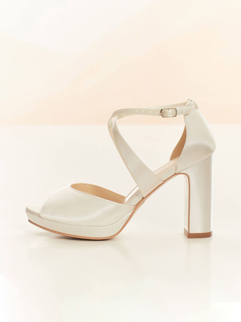 Avalia Cindy Ivory Bridal Shoe