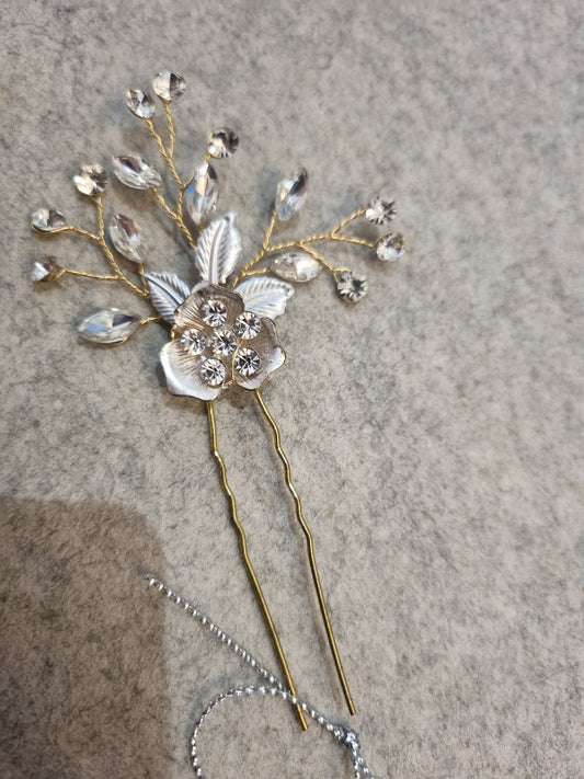 Azure Gold Flower Pin