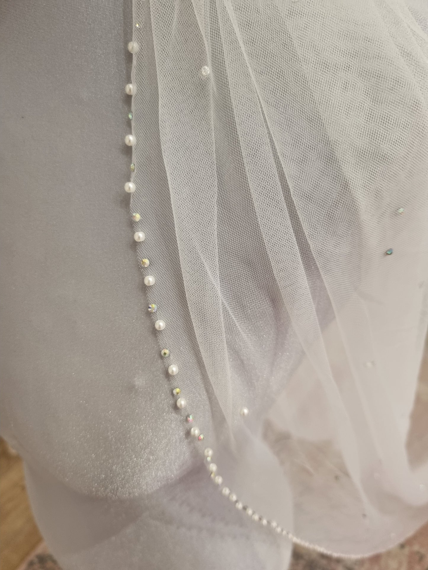 PBV-9055 300 B.Iv Pearl and Crystal Scatter Veil around edge and throughout